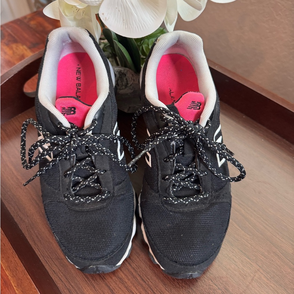 New Balance Black and Pink Sneakers Sporty Low-Top Design